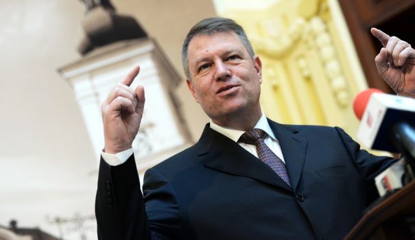 Klaus Iohannis, acuzat de implicare intr-o afacere dubioasa. Cum a inghitit Aeroportul Sibiu 100 de milioane euro
