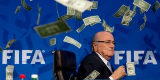 VIDEO Ce a patit actorul care a aruncat cu bancnote spre Sepp Blatter