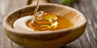 Cum a ajuns mierea in cosmetice. Efectele miraculoase care i-au asigurat accesul in 