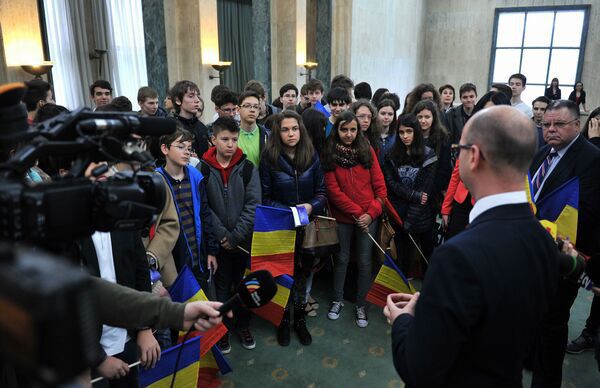 SUPER INTREBARI puse de ELEVII care au vizitat Guvernul. CURIOZITATI despre Basescu, Ponta si Legea antifumat