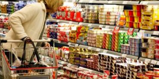 Tehnici de manipulare folosite de supermarketuri pentru a ne determina sa cumparam inutil