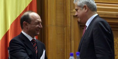 Ambasadorul SUA ii aduce in aceeasi barca pe Traian Basescu si Adrian Nastase