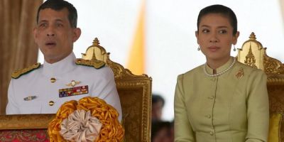 Parlamentarii thailandezi isi invita imprevizibilul print mostenitor sa le devina rege