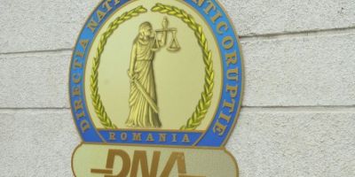 Fostul secretar al CJ Giurgiu Florian Dinu si un director de la Protectia Copilului, trimisi in judecata. DGASPC Giurgiu, prejudiciat cu 600.000 de lei